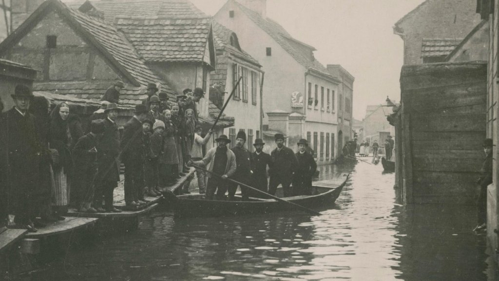 Ulica Wenecjańska podczas wielkiej powodzi Poznania w 1888 r. Z tego roku zachowały się w Poznaniu do dzisiaj trzy znane tablice powodziowe. Fot.: MKZ/cyryl.poznan.pl