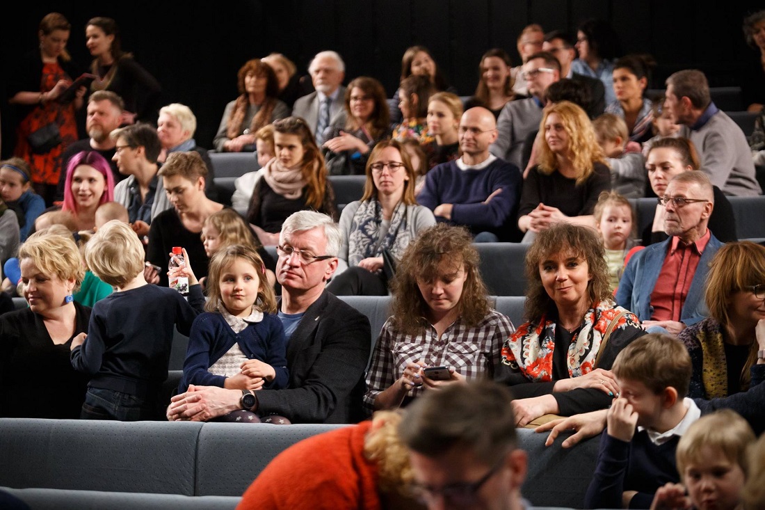 "Baśń o trzech konikach" autorstwa i w reżyserii Marka A. Cyrisa, premiera w Teatrze Animacji 13.04.2019, fot. Piotr Bedliński (makemake) - grafika artykułu
