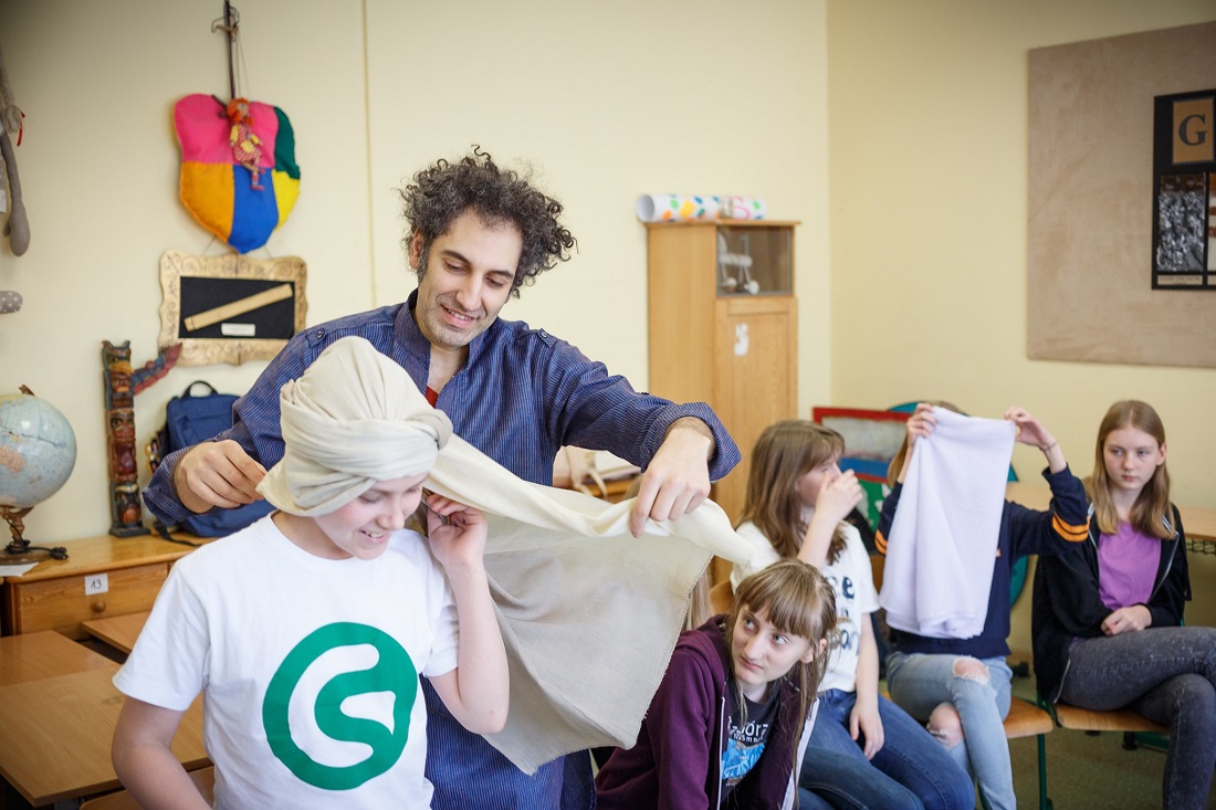 Warsztaty interkulturowe w Baraku Kultury poprowadzi Hacen Sahraoui, fot. materiały organizatorów - grafika artykułu