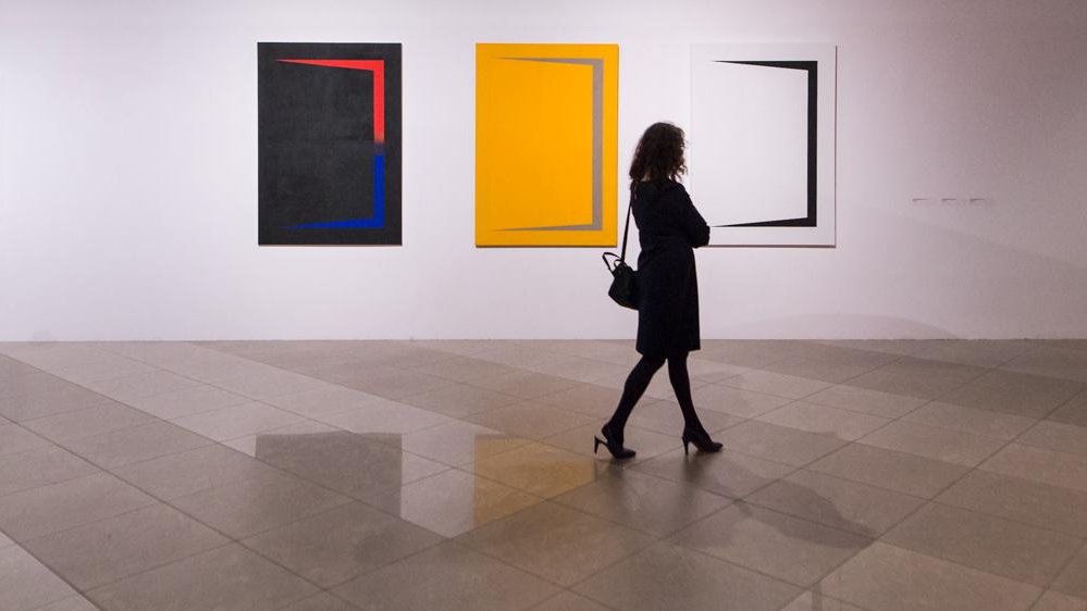 Oprowadzanie dla niewidomych po wystawie "Choroba jako źródło sztuki" w niedzielę w Muzeum Narodowym, fot. Adam Jastrzębowski