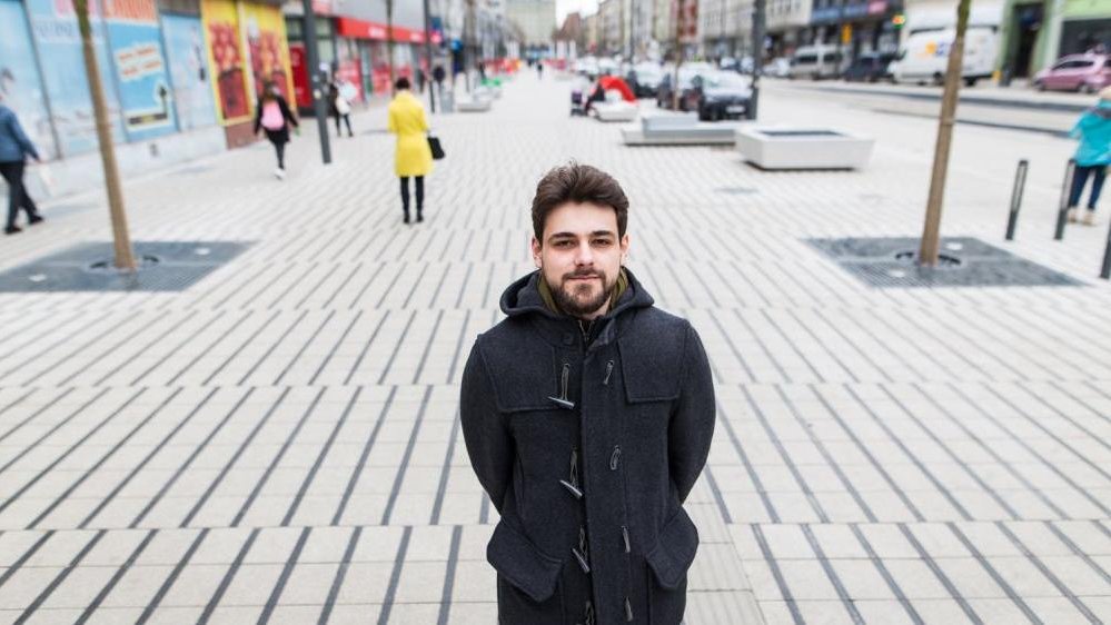 Warsztaty dla dorosłych i dzieci "Znalezione, zakrzaczone. Żywa mapa roślinna", z cyklu "Ćwiczenia z miasta" już w sobotę. Na zdjęciu Mateusz Nowacki, kurator tego cyklu. Fot. Adam Jastrzębowski