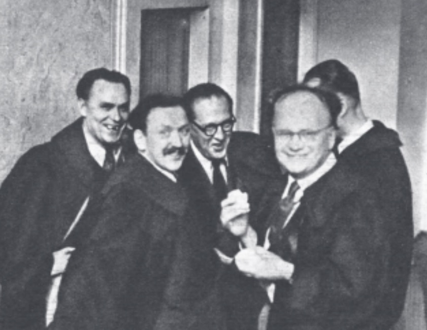 Stanisław Hejmowski (pierwszy z prawej) podczas procesów poznańskich, fot. z archiwum IPN Poznań - grafika artykułu