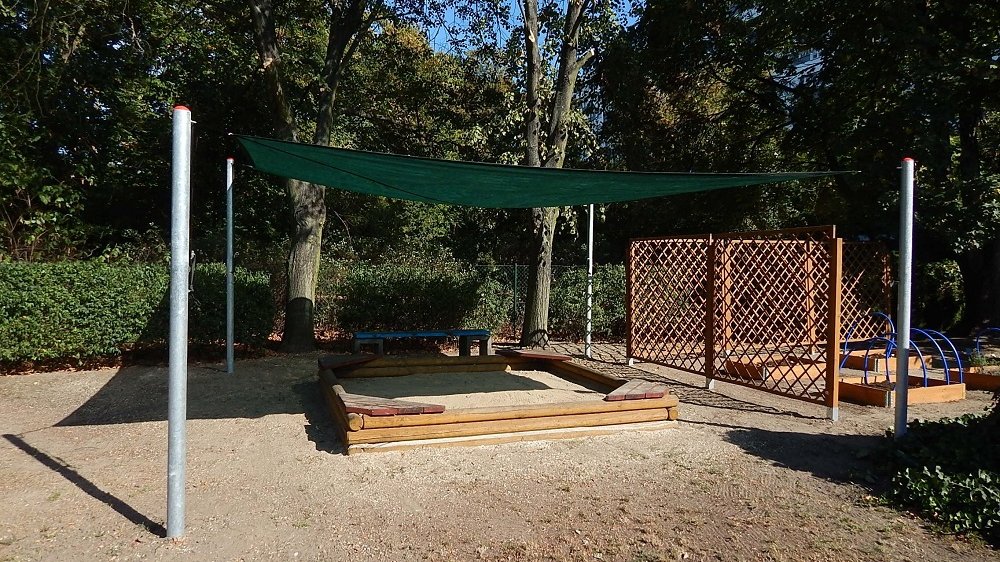 Osłony cieniujące w przedszkolu na Ratajach, fot. Artur Gumny