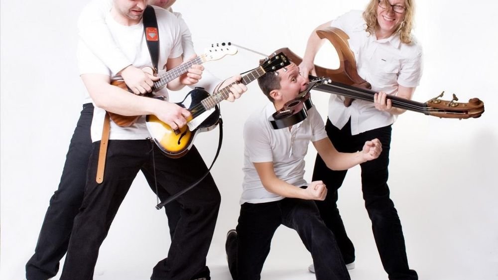 Pierwsza Poznańska Orkiestra Niesymfoniczna Ukulele - koncert w ramach akcji "Tu będzie Teatr" Teatru Muzycznego