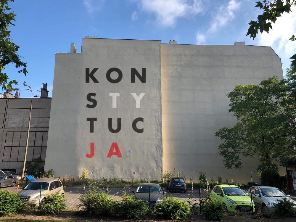 Wizualizacja muralu KONSTYTUCJA w proponowanym miejscu, u zbiegu ulic 27 Grudnia i Ratajczaka, Renata Borusińska i Piotr Kunowski - grafika artykułu