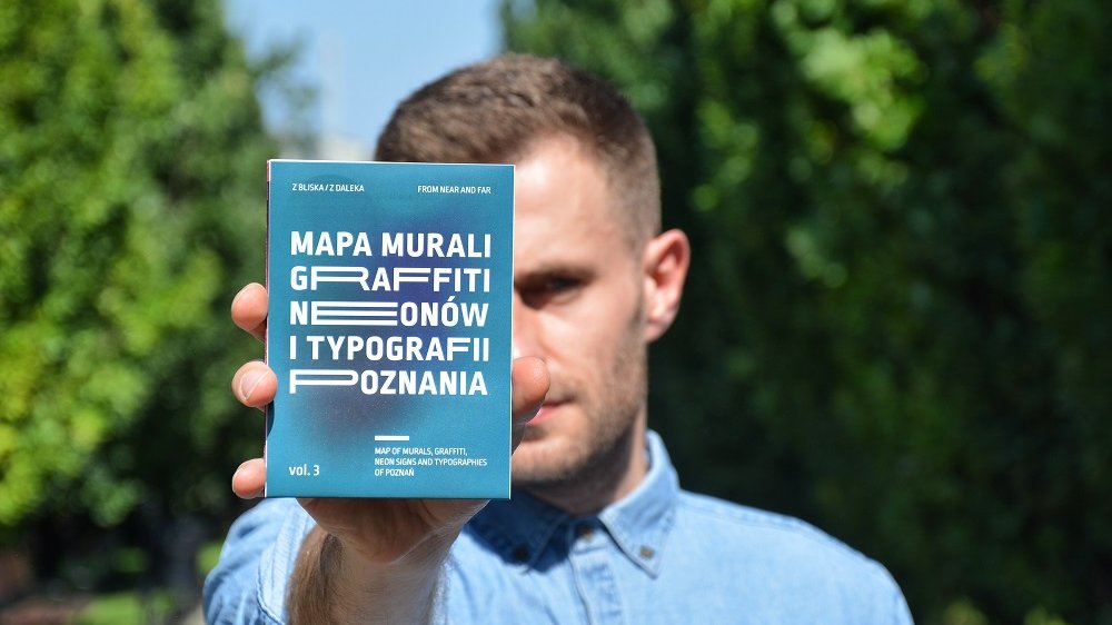 Tomasz Bombrych i jego mapa "Z Bliska Z daleka", fot. materiały prasowe