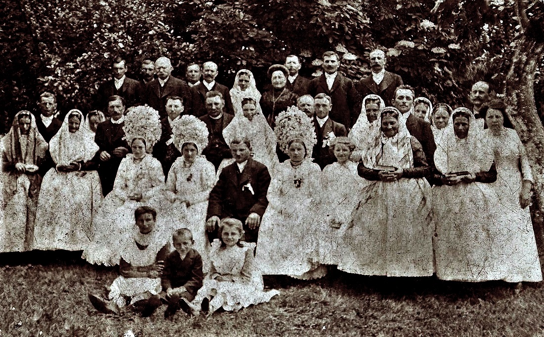 Wesele Ignacego Rauscha juniora i Anny z Baierleinów, odbyło się na Dębcu, w rodzinnym gospodarstwie panny młodej, fot. z archiwum rodzinnego autorki - grafika artykułu