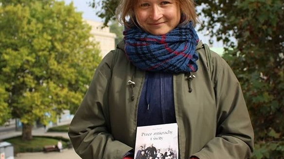 Maja Rausch ze swoja książką, fot. Wydawnictwo Miejskie Posnania