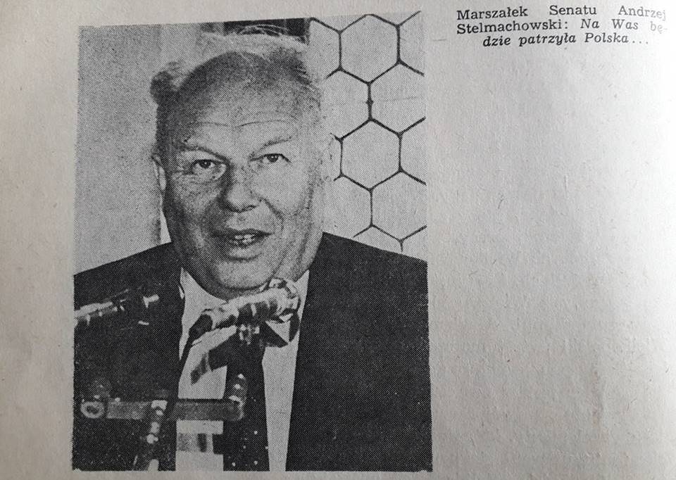 2 czerwca 1990 r. - Andrzej Stelmachowsk przemawia podczas inaguracyjnej sesji Rady Miasta Poznania, źródło: "Kronika Miasta Poznania" nr 2 / 1990 - grafika artykułu