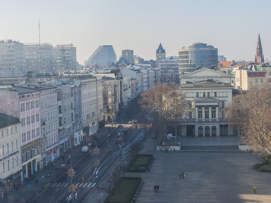 Plac Wolności i Okrąglak fot. Marta Buczkowska - grafika artykułu