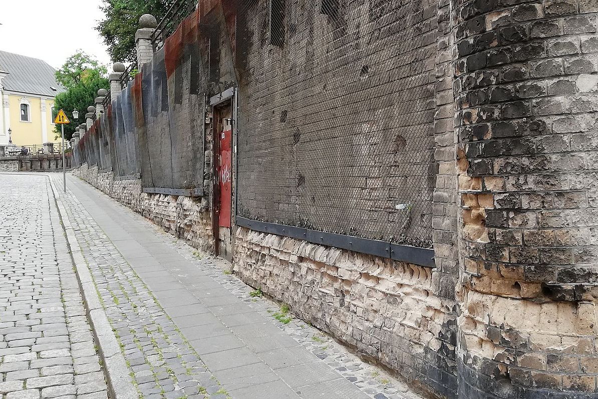 Mur oporowy na Wzgórzu Przemysła, fot. Rada Osiedla Stare Miasto - grafika artykułu