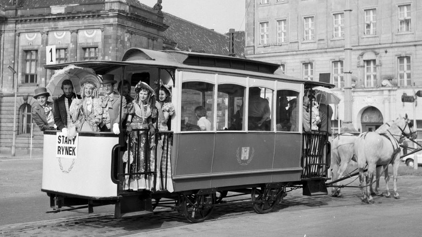 Pamiątkowy przejazd tramwaju konnego przez centrum miasta, rok 1979, fot. Stanisław Wiktor, ze zb. cyryl.poznan.pl