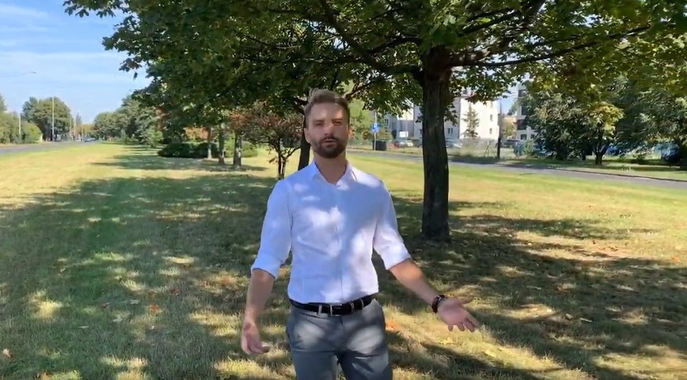 Radny Bartłomiej Ignaszewski, źródło: youtube.com - grafika artykułu