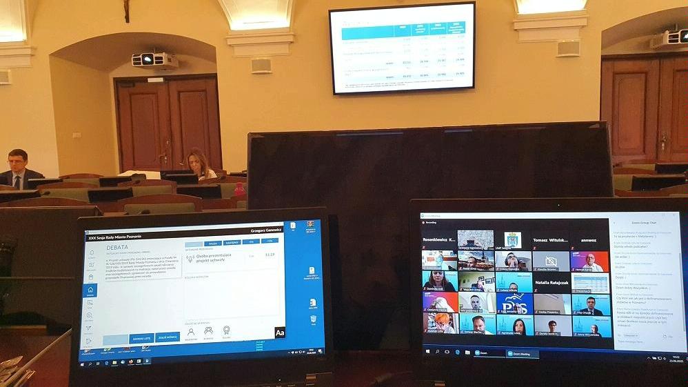 Obrady Rady Miasta Poznania w dalszym ciągu odbywają się w trybie zdalnym - grafika artykułu