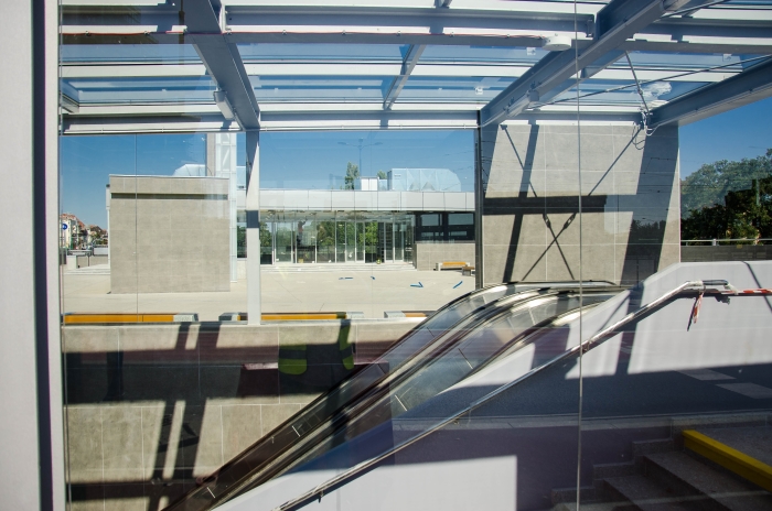 Windy i schody ruchome na rondzie Kaponiera, fot. PIM - grafika artykułu