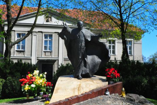 Pomnik Jana Pawła II na Ostrowie Tumskim - grafika artykułu