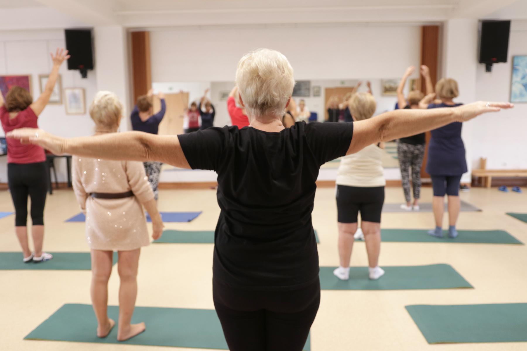 Zajęcia dla seniorów w ramach projektu "Trener osiedlowy", fot. Archiwum programu - grafika artykułu