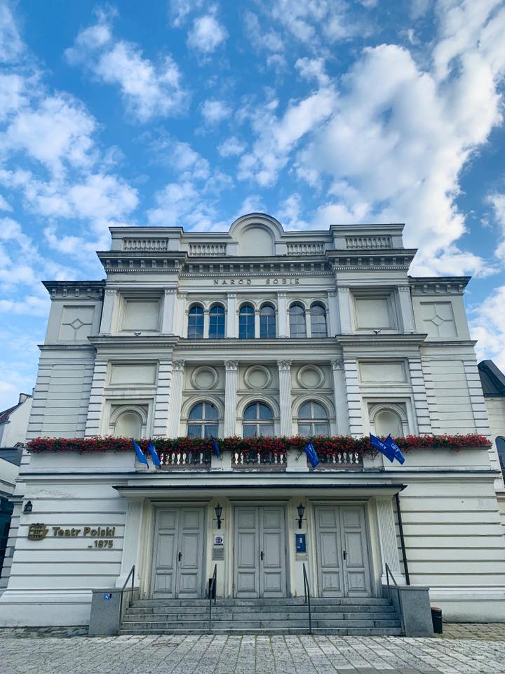 Plac przed Teatrem Polskim w Poznaniu, fot. Teatr Polski - grafika artykułu