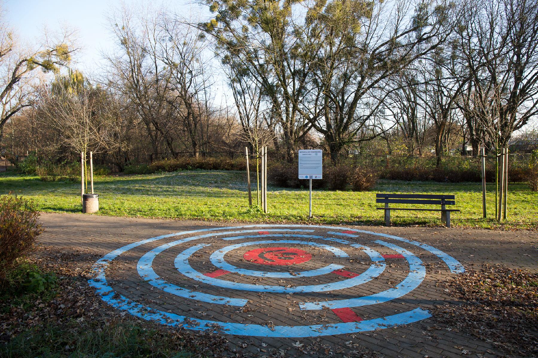 Gra asfaltowa dla dzieci wykonana w Warszawie, fot. UMS Warszawa - grafika artykułu
