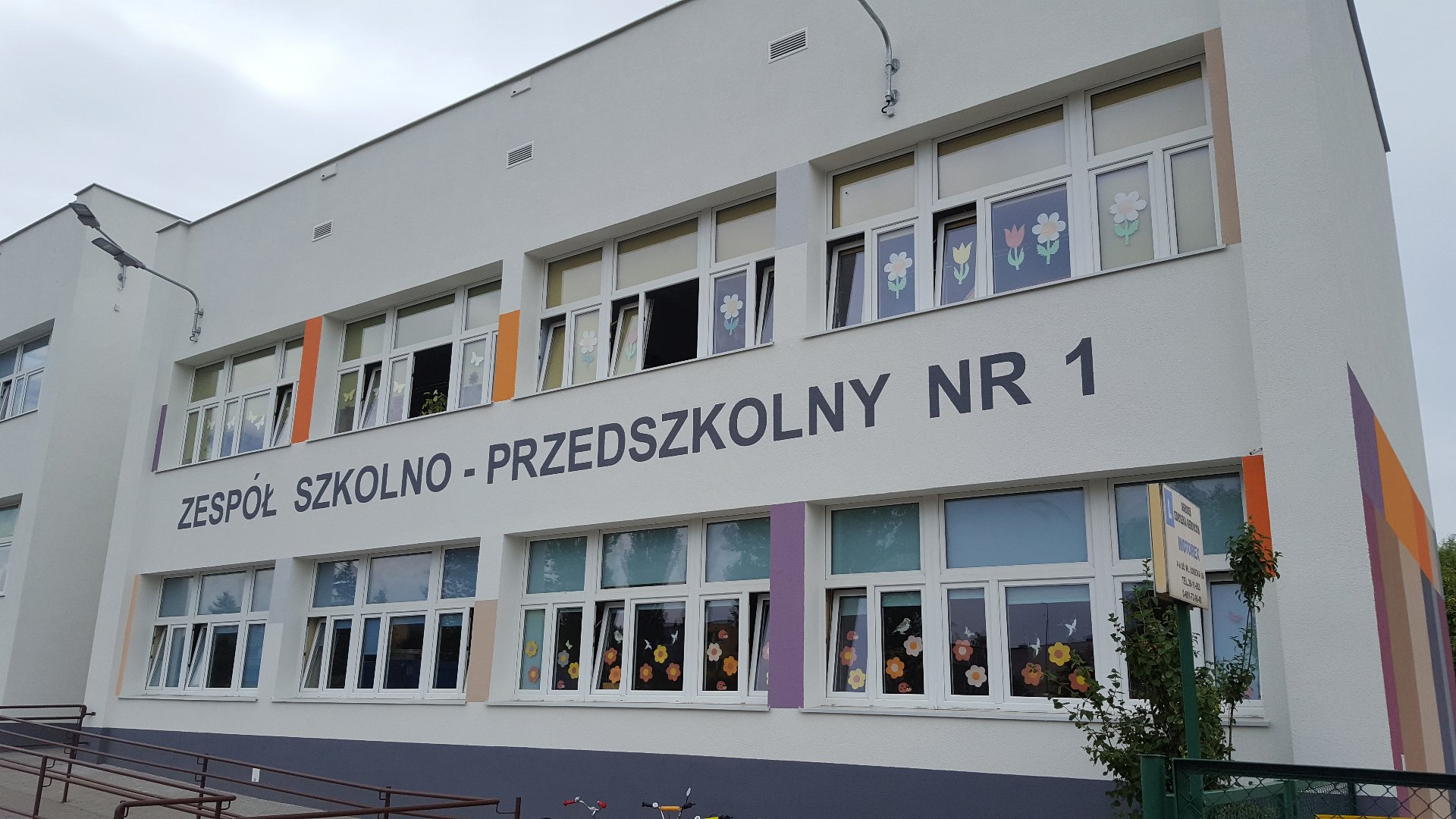 Zespół Szkolno-Przedszkolny Nr 1 na os. Władysława Łokietka - grafika artykułu