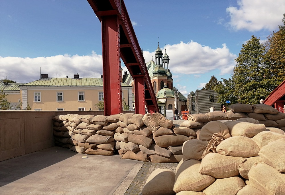 Realizacja zdjęć do filmu "Orlęta" w reżyserii Krzysztofa Łukaszewicza, plenerem był Ostrów Tumski i Most Jordana (fot. Poznan Film Commission) - grafika artykułu