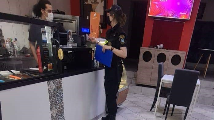 Akcja informacyjna Straży Miejskiej (czerwiec 2021) przypominająca gospodarzom lokali o obowiązku przestrzeganie norm hałasu, nie tylko w godzinach nocnych. - grafika artykułu