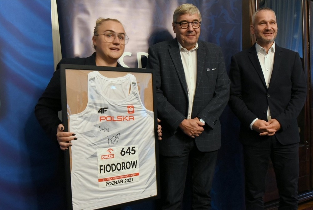 Podziękowania dla kończącej karierę sportową Joanny Fiodorow złożyli m.in. Grzegorz Ganowicz, przewodniczący RMP oraz Jędrzej Solarski, zastępca prezydenta - grafika artykułu