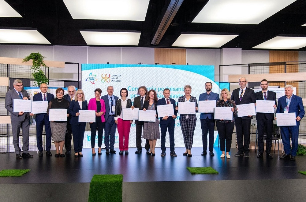 Ceremonia podpisania Europejskiej Karty Równości Kobiet i Mężczyzn w Życiu Lokalnym (fot. Jacek Kordus) - grafika artykułu