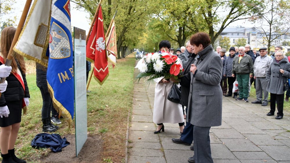 Uroczystość odsłonięcia tablicy upamiętniającej Tajną Organizację Nauczycielską (fot. Miasto Poznań)