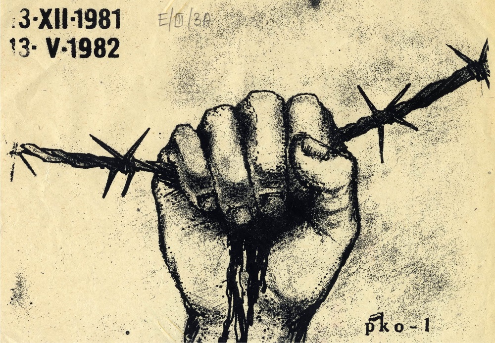 Opozycyjny plakat kolportowany w Poznaniu z okazji kolejnej tzw. miesięcznicy stanu wojennego, V 1982 r., ze zb. Archiwum IPN - grafika artykułu