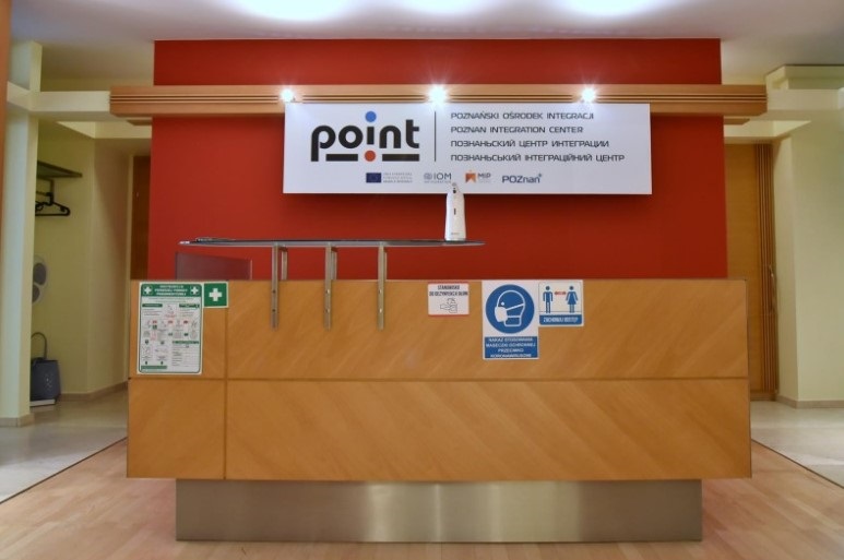 Kursy języka polskiego dla cudzoziemców prowadzone są m.in. w Poznańskim Ośrodku Integracji przy ul. Półwiejskiej 17 - grafika artykułu