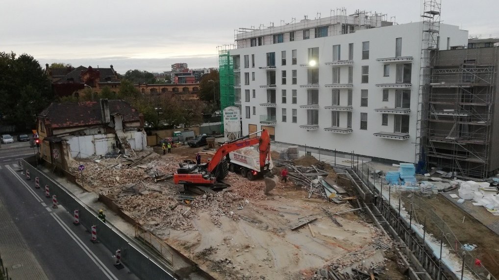 Październik 2020 r. - zburzony historyczny budynek magazynu portowego przy ul. Szyperskiej (fot. Tomasz Dworek)