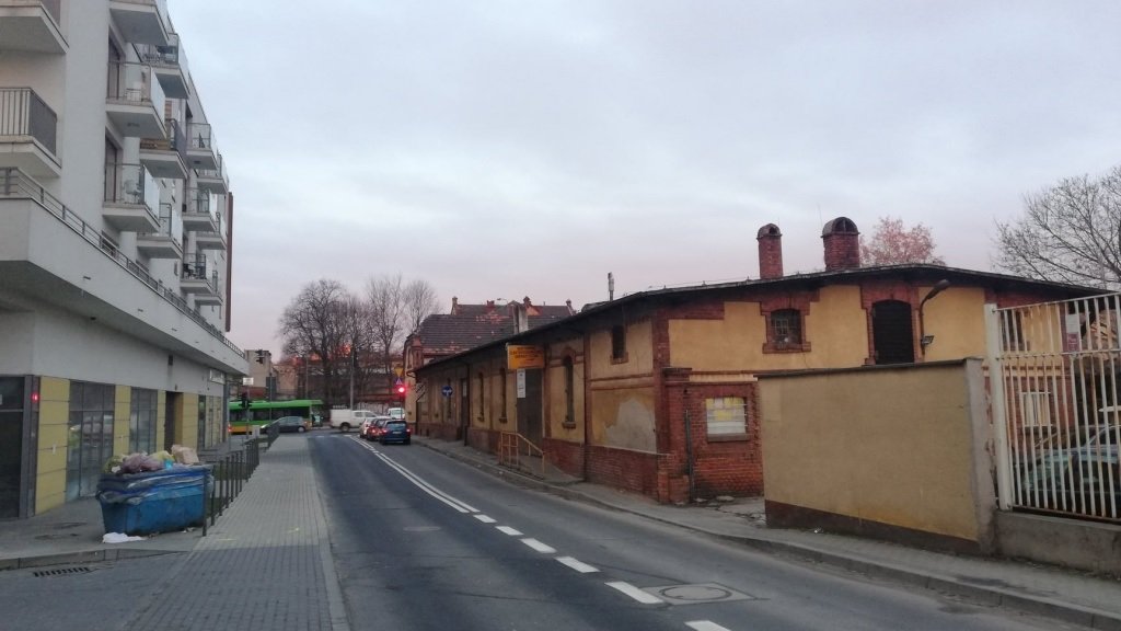 Historyczny budynek magazynu portowego przy ul. Szyperskiej przed zburzeniem (fot. Tomasz Dworek)