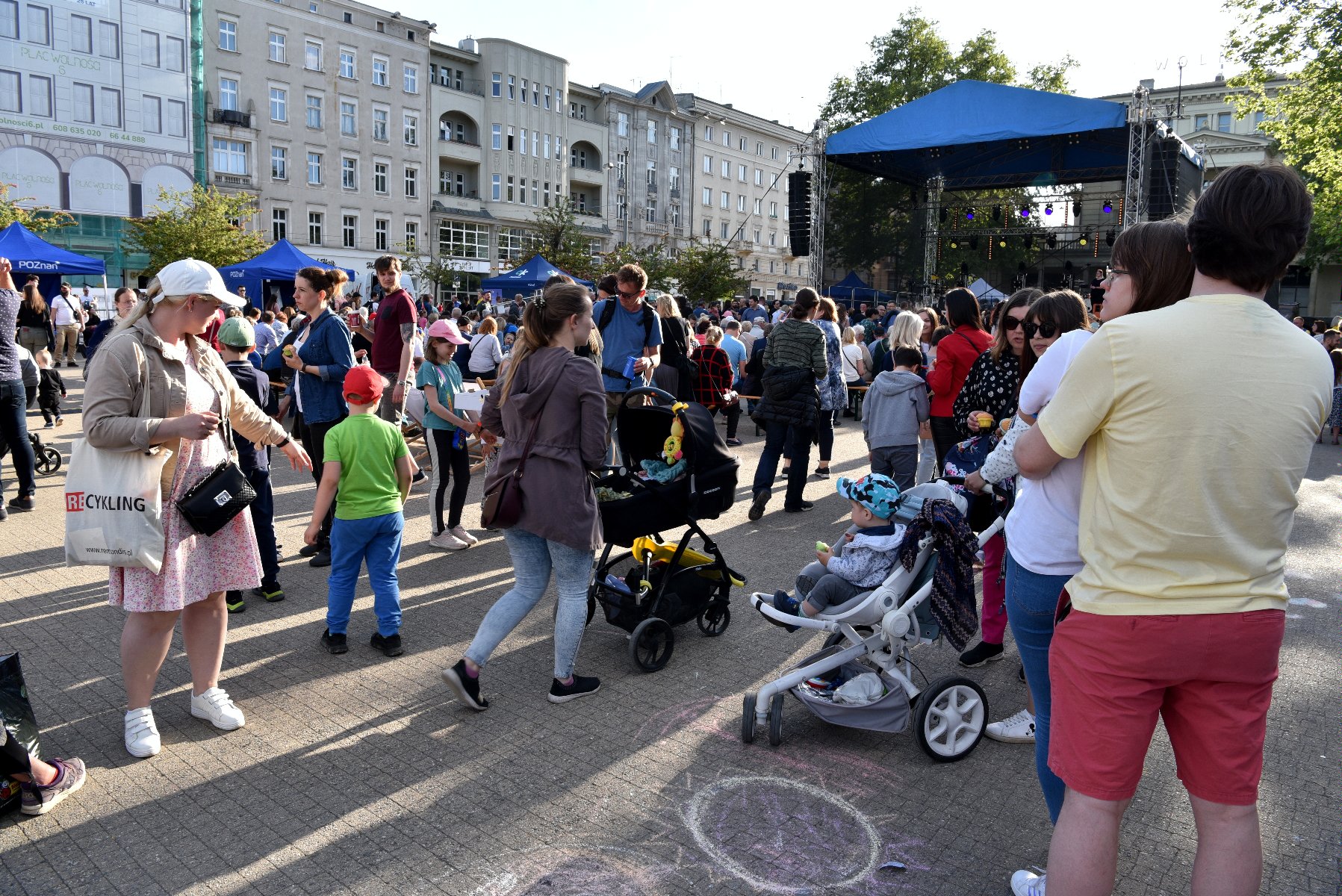 Poznań różnymi sposobami wspiera rodziny - grafika artykułu