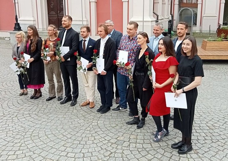 Uroczystość odbyła się na dziedzińcu UMP - grafika artykułu