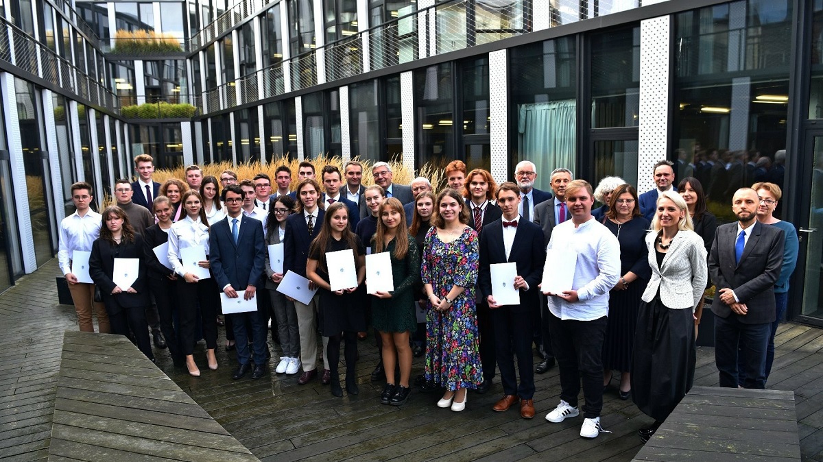 Stypendium otrzymali laureaci oraz finaliści ogólnopolskich olimpiad przedmiotowych, fot. Miasto Poznań - grafika artykułu