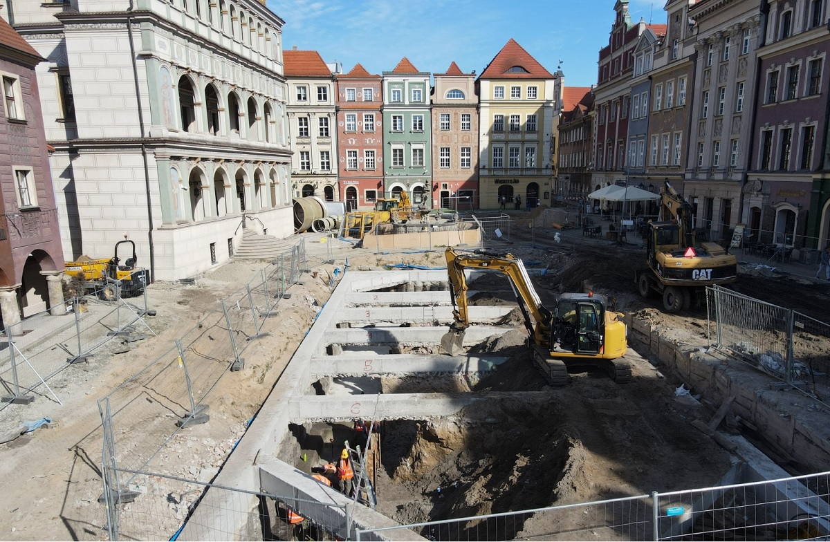 Remont płyty Starego Rynku, wrzesień 2022 r., fot. PIM - grafika artykułu