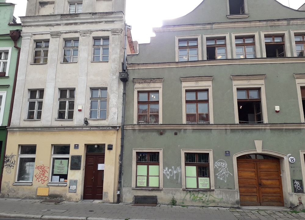 Budynki przy ul. Wronieckiej 14 i 15, w których mieszczą się Dom Literatury oraz Pracownia-Muzeum J.I. Kraszewskiego, będące częścia Biblioteki Raczyńskich - grafika artykułu