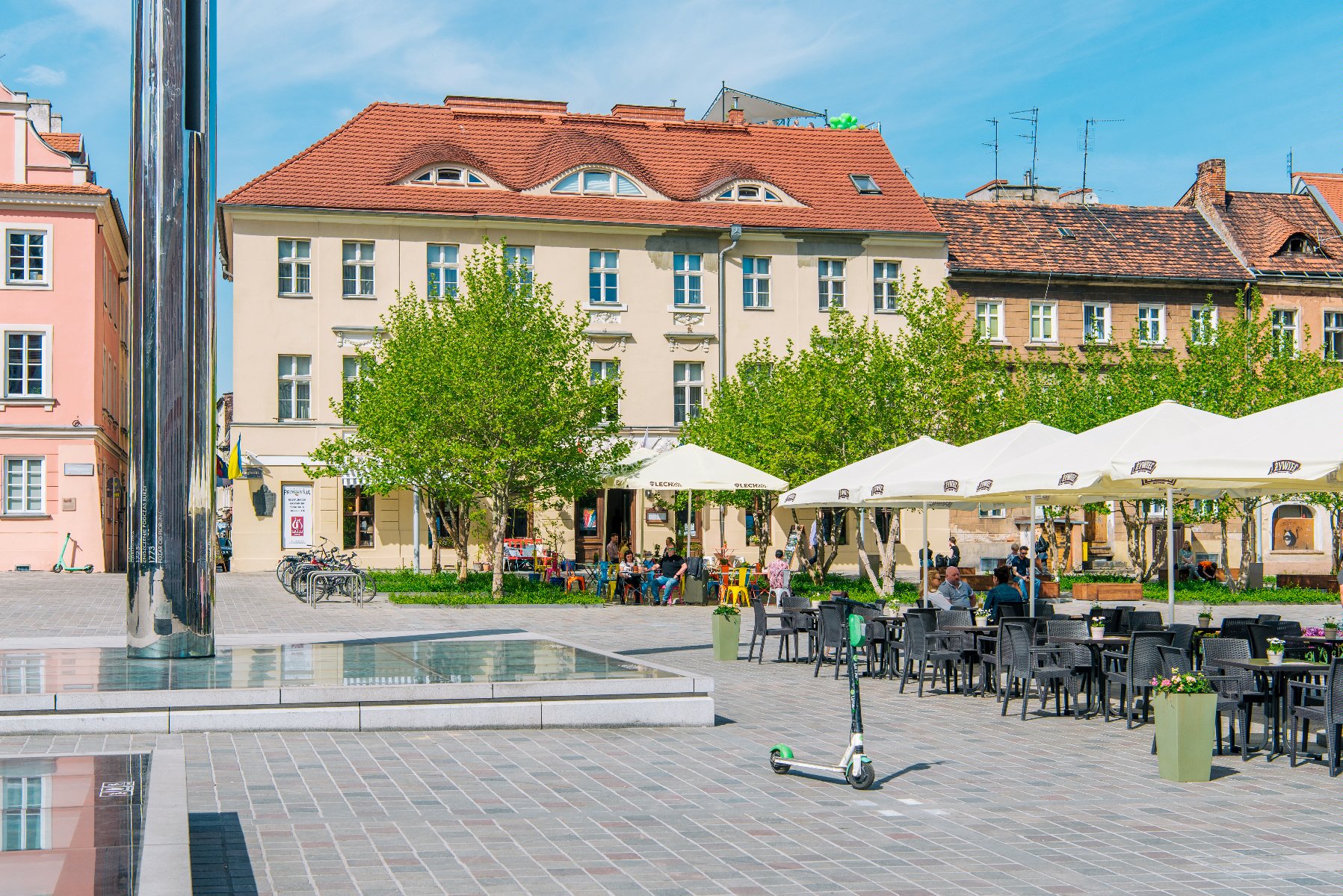 Widoczne jest miejsce eksponowania podziemnej części placu - grafika artykułu