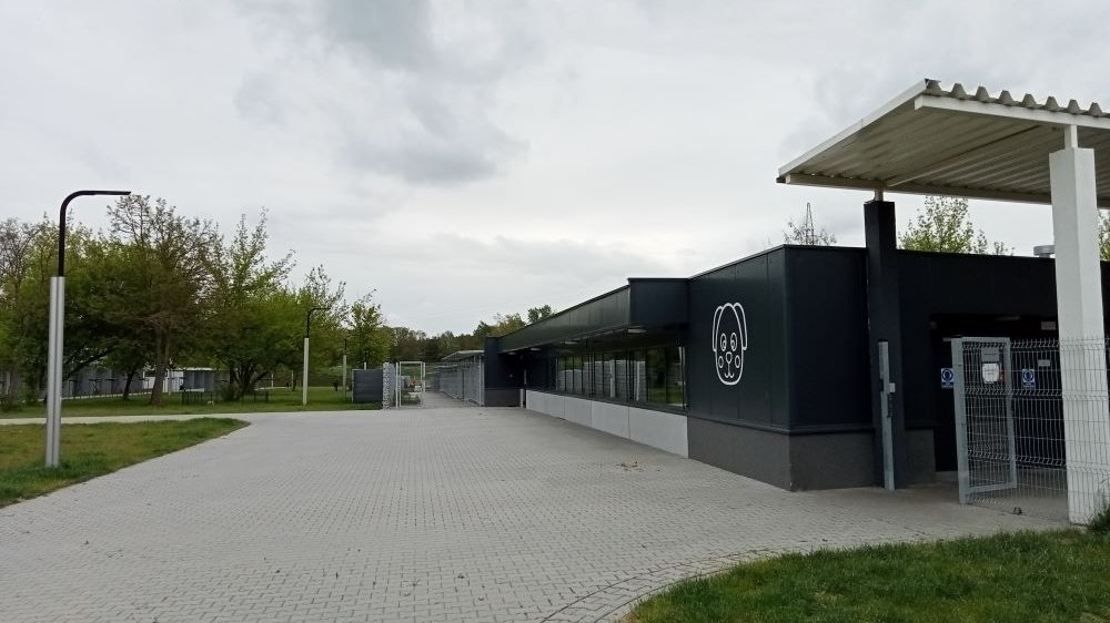 Schronisko dla zwierząt w Poznaniu - pawilon psów, fot. biuletyn.poznan.pl