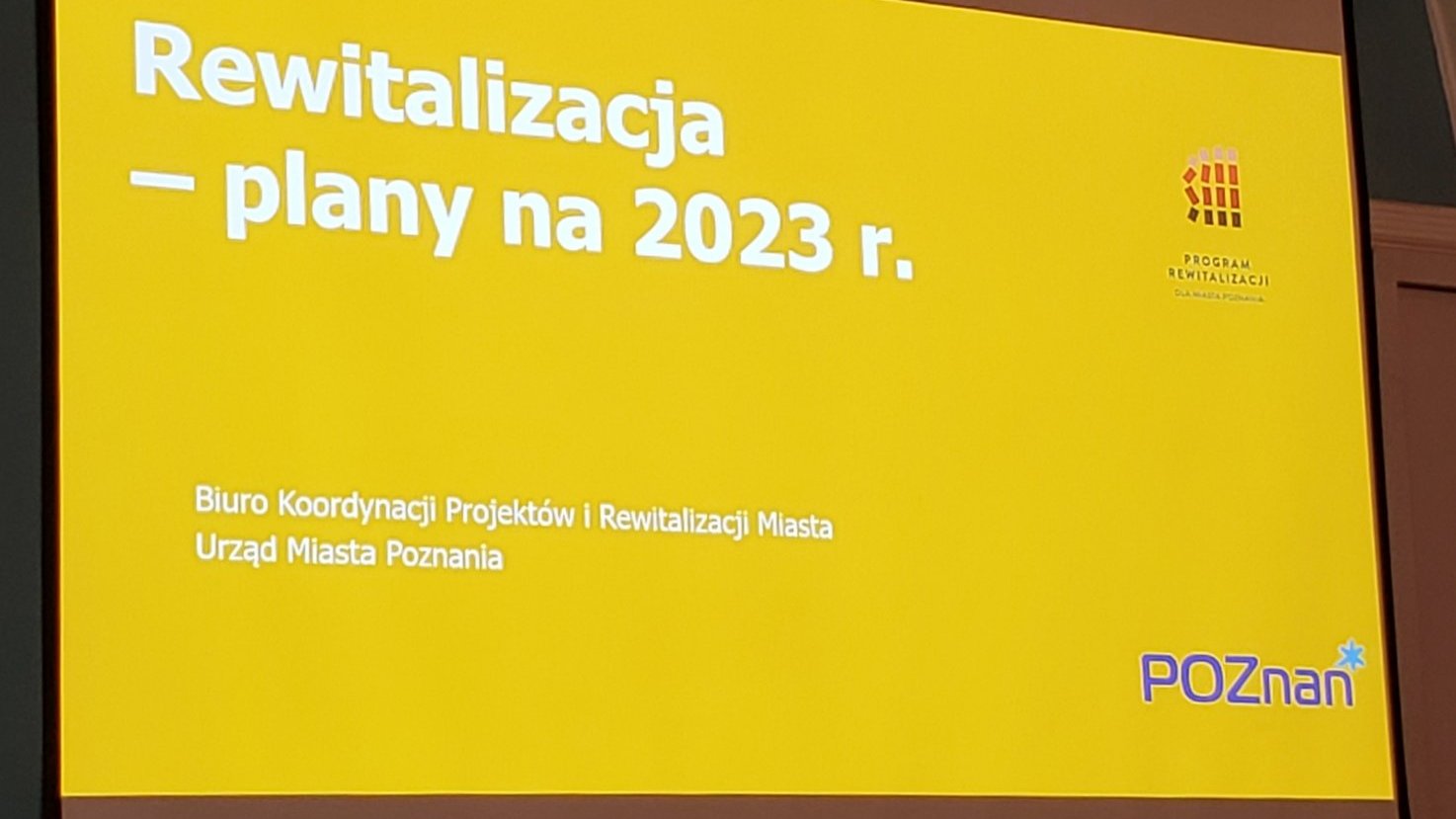 Strona tytułowa prezentacji PPT na temat działań rewitalizacyjnych miasta w 2023 roku