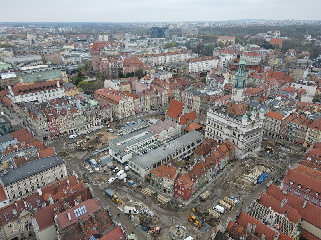 Widok z lotu ptaka remontowanego Starego Rynku i przyległych ulic - grafika artykułu
