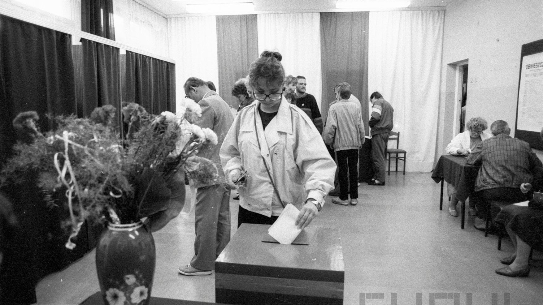 Wybory 4 czerwca 1989 r., lokal wyborczy na osiedlu Piastowskim, fot. Andrzej Szozda