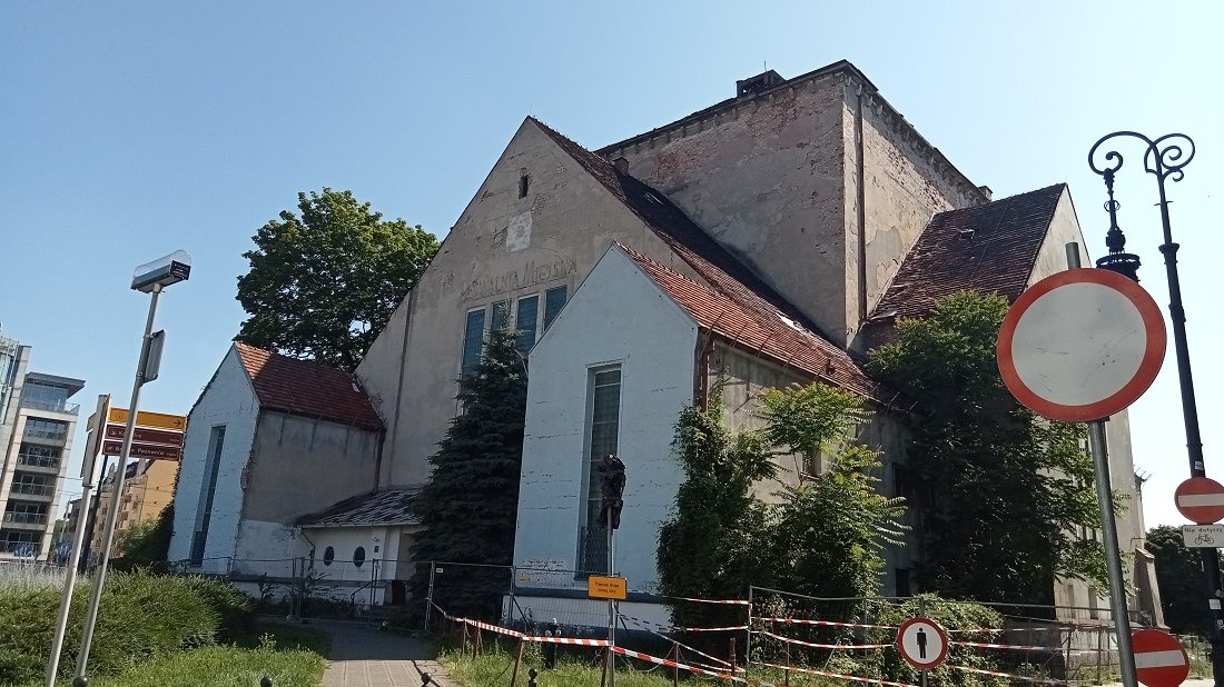 Budynek dawnej synagogi, stan na dzień 26.06.2023 r., fot. biuletyn.poznan.pl
