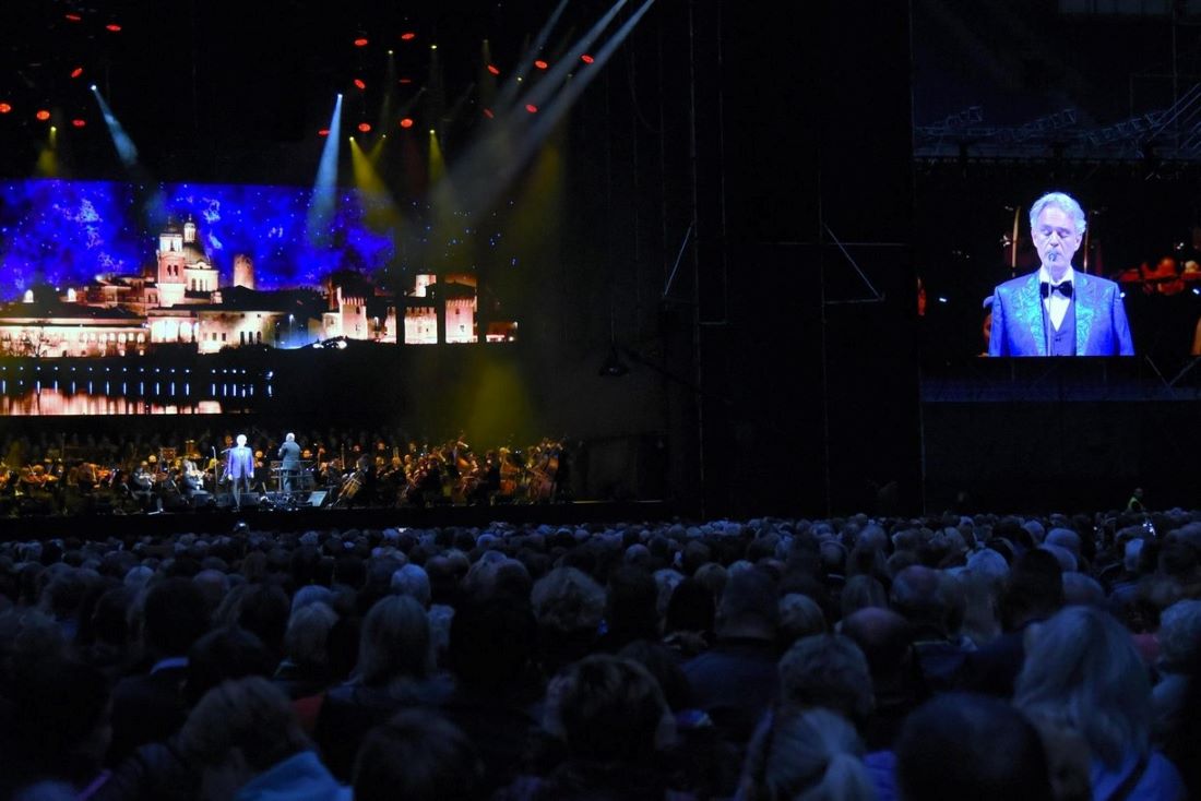 Koncert Andrei Bocellego w 2019 r. na Stadionie Miejskim w Poznaniu, zorganizowany dla uczczenia stulecia Uniwersytetu Poznańskiego, fot. poznan.pl - grafika artykułu