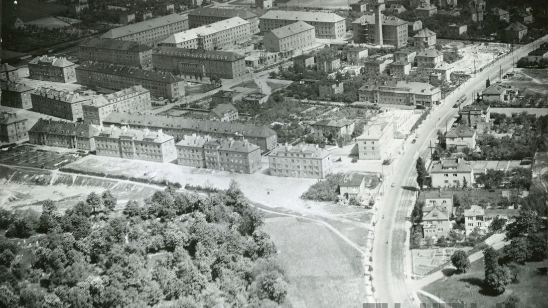 Ulice Winogrady (po prawej) i domy studenckie przy ul. Dożynkowej, lata 60. XX w. ze zb. Piotra Morsznera i Grzegorza Radomskiego