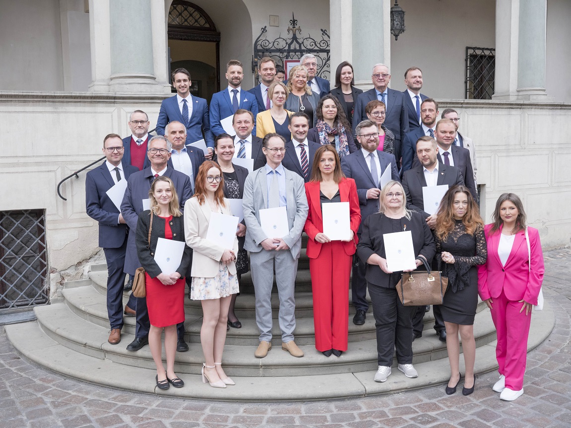 Radne i radni Miasta Poznania IX kedncji po zaprzysiężeniu w Ratuszu, fot. Grzegorz Dembiński - grafika artykułu