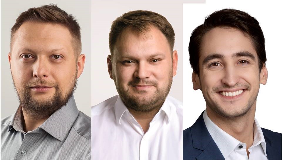 Prezydium Komisji Promocji Miasta, Turystyki i Rekreacji: w środku przewodniczący Tomasz Stachowiak, z lewej wiceprzewodniczący Marcin Ruta, z prawej wiceprzewodniczący Andrzej Prendke - grafika artykułu