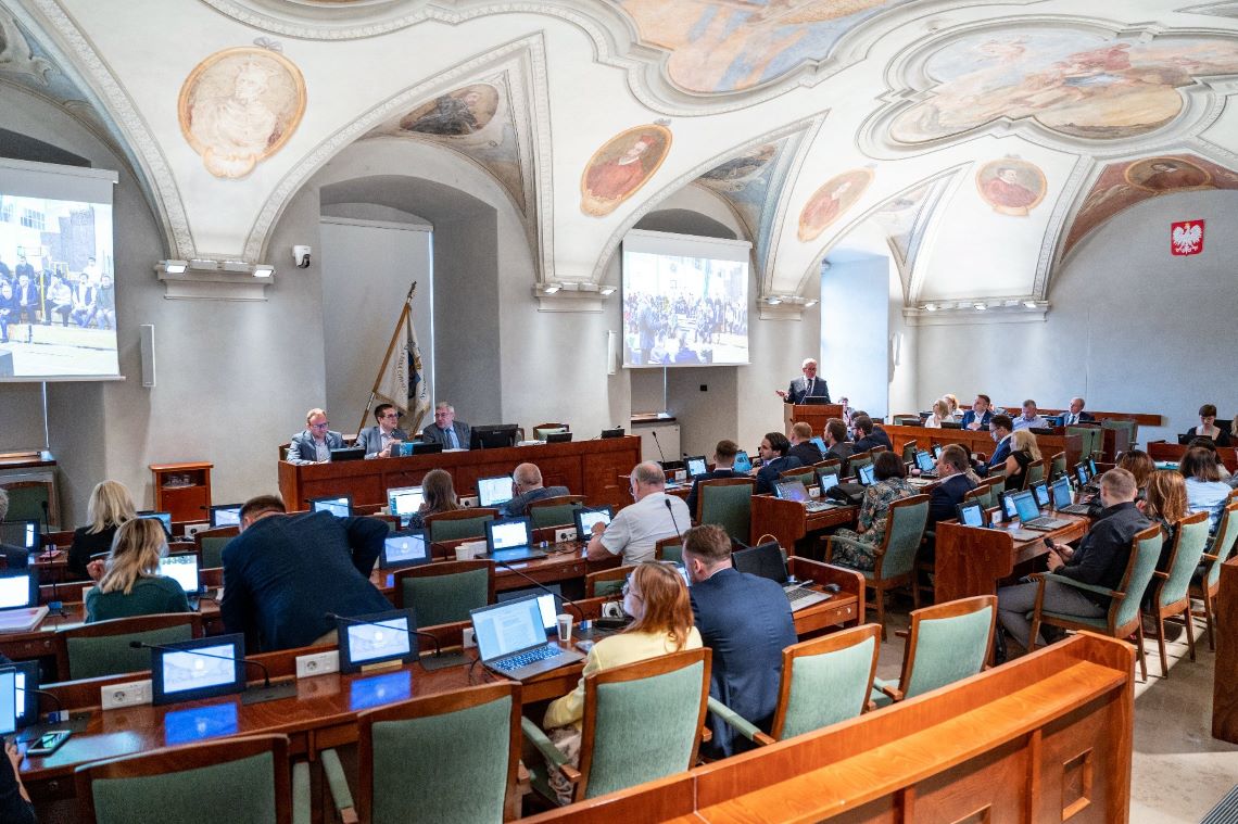 Radne i radni Miasta Poznania obradują w sali sesyjnej - grafika artykułu