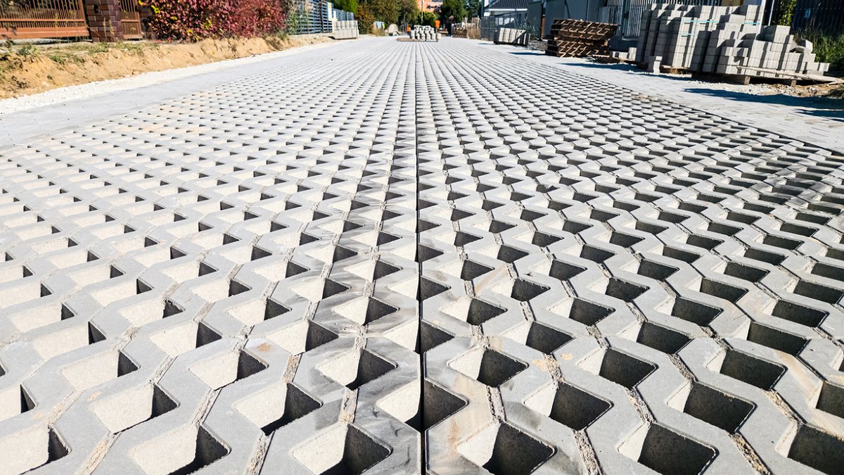 ulica z ażurową nawierzchnią